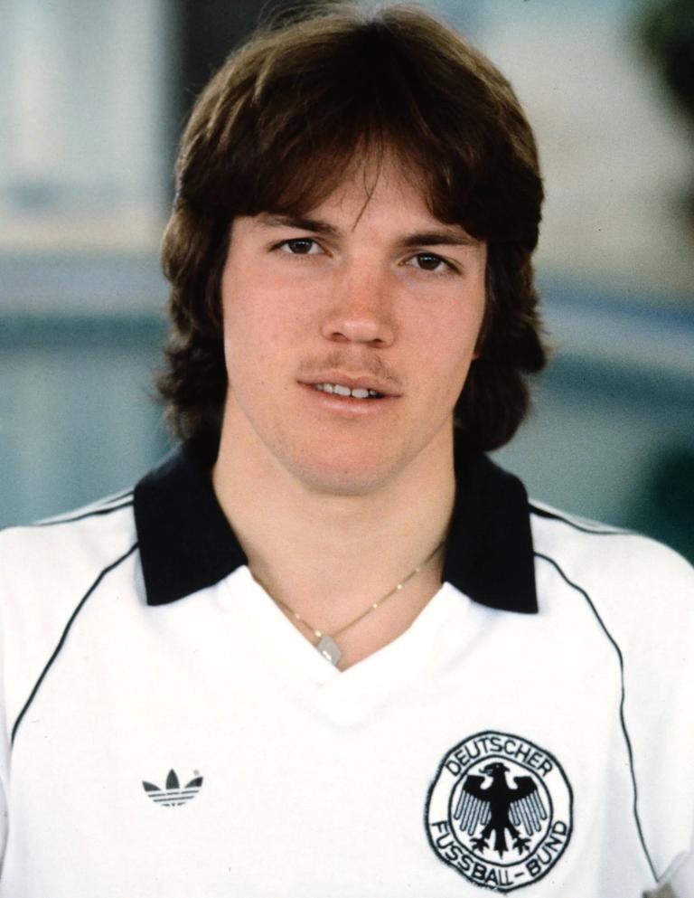 Fussball Fototermin Deutsche Nationalmannschaft in Frankfurt 01.03.1982 Lothar MATTHAEUS (Deutschland) FOTO: WEREK Pressebildagentur xxNOxMODELxRELEASExx

Football Photo call German national team in Frankfurt 01 03 1982 Lothar Matthaeus Germany Photo WEREK  xxNOxMODELxRELEASExx